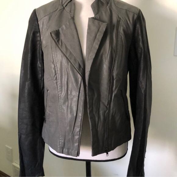 Kut from the Kloth | Two Toned Faux Leather Asymmetrical Jacket Size S - Picture 6 of 14
